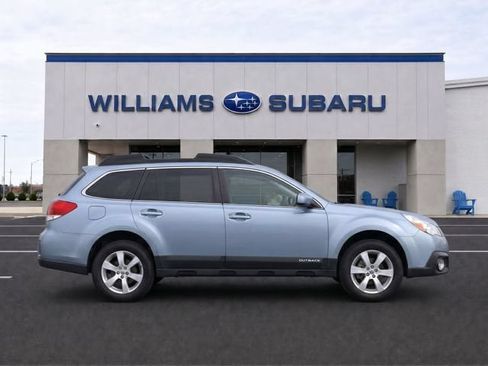 Used 2013 Subaru Outback 2.5i Premium w/ All-Weather Pkg AWD/4WD image 8