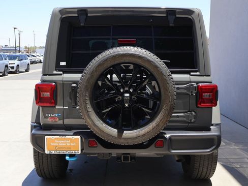 Used 2023 Jeep Wrangler Unlimited Sahara AWD/4WD image 4
