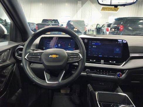 Used 2025 Chevrolet Equinox LT w/ Safety and Technology Package AWD/4WD image 5