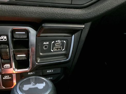 Certified 2024 Jeep Wrangler Willys image 28