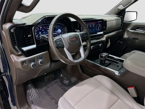 Used 2024 GMC Sierra 1500 SLT image 9