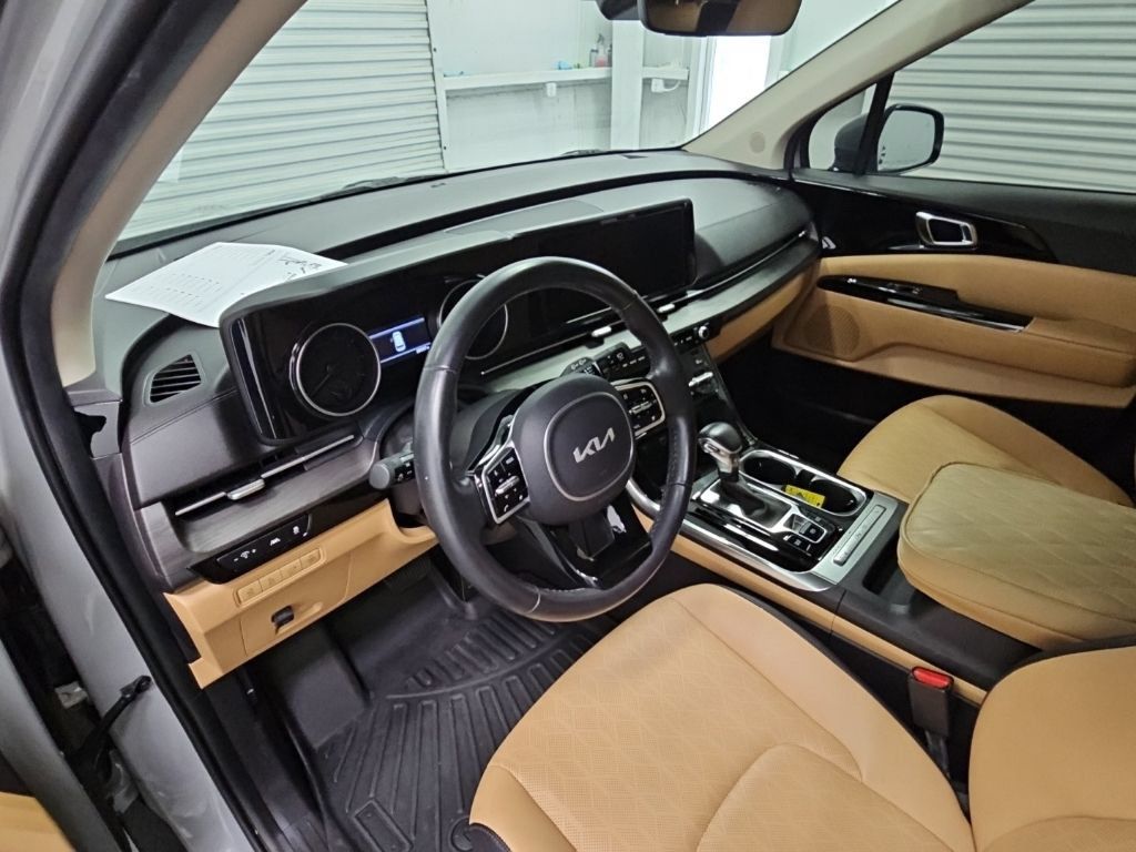 Used 2022 Kia Carnival EX FWD image 12