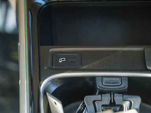 Used 2022 Mercedes-Benz GLB 250 4MATIC image 25