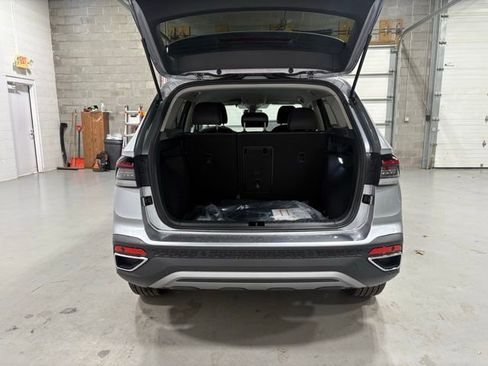 New 2026 Volkswagen Taos SE image 16