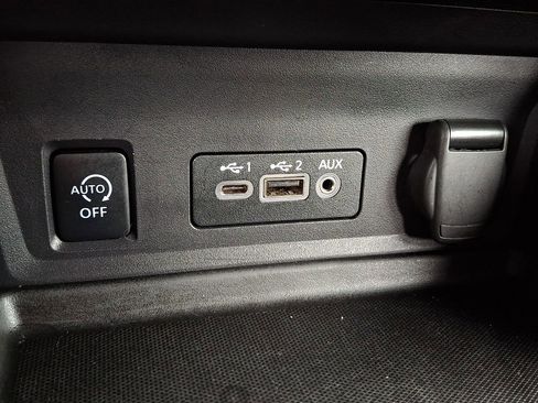 Used 2024 Nissan Sentra SV image 23