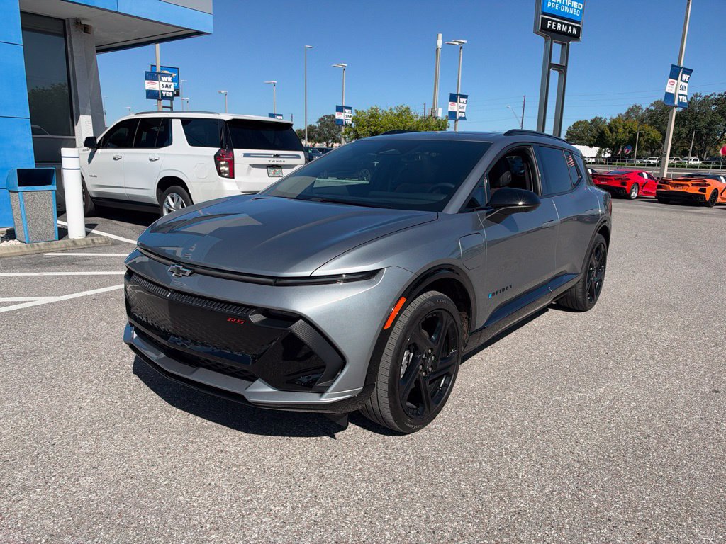 Used 2024 Chevrolet Equinox EV RS w/ LPO, Trailering Package FWD image 8