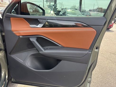 Used 2025 Volkswagen Tiguan SEL R-Line image 40