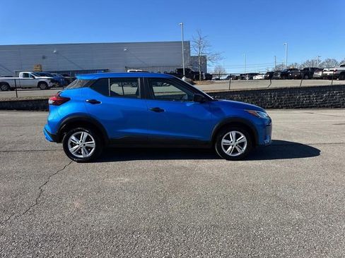 Certified 2025 Nissan Kicks Play S FWD image 3