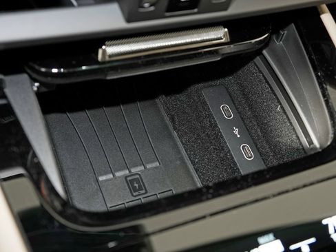 Certified 2026 Porsche Cayenne E-Hybrid AWD/4WD image 33
