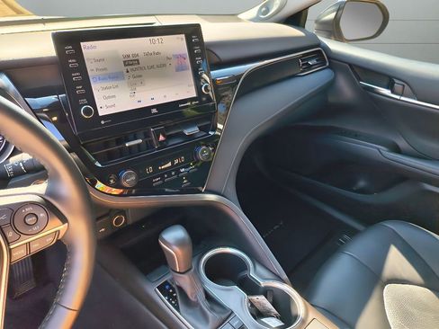Used 2022 Toyota Camry XLE image 20