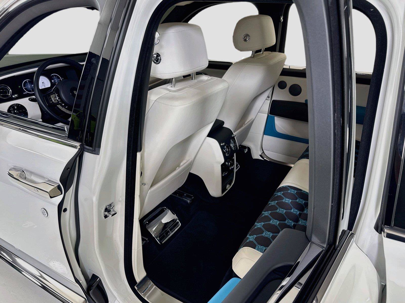 Used 2025 Rolls-Royce Cullinan AWD/4WD image 26