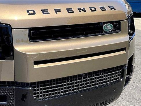 New 2025 Land Rover Defender 110 X-Dynamic SE image 34