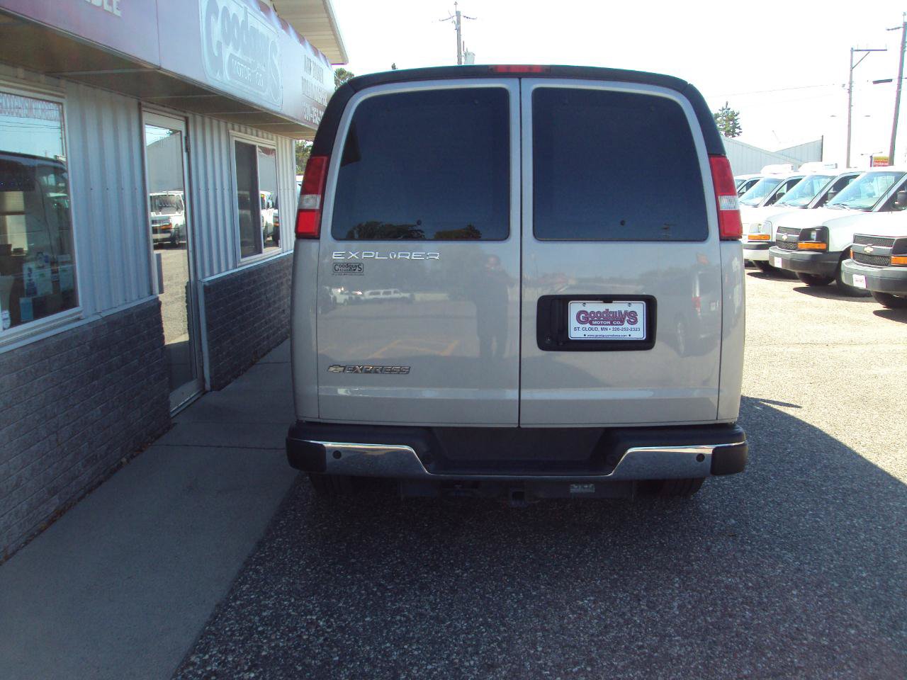 Used 2023 Chevrolet Express 2500 Extended RWD image 6