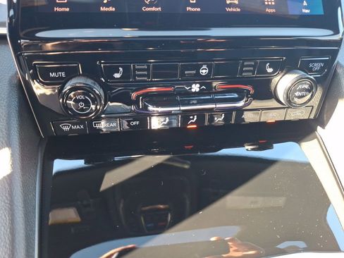 New 2025 Jeep Grand Cherokee Limited w/ Black Appearance Package image 21