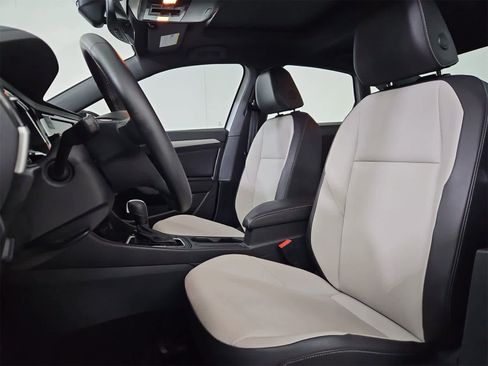 Certified 2020 Volkswagen Jetta R-Line image 16