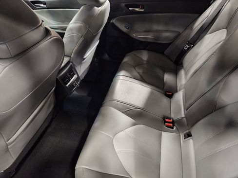 Used 2021 Toyota Avalon XLE w/ Moonroof Package image 50