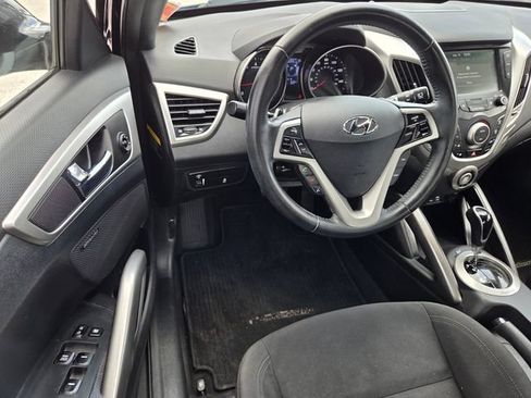 Used 2017 Hyundai Veloster Value Edition FWD image 12