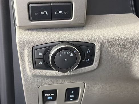 Used 2018 Ford F150 Lariat w/ Equipment Group 502A Luxury AWD/4WD image 25