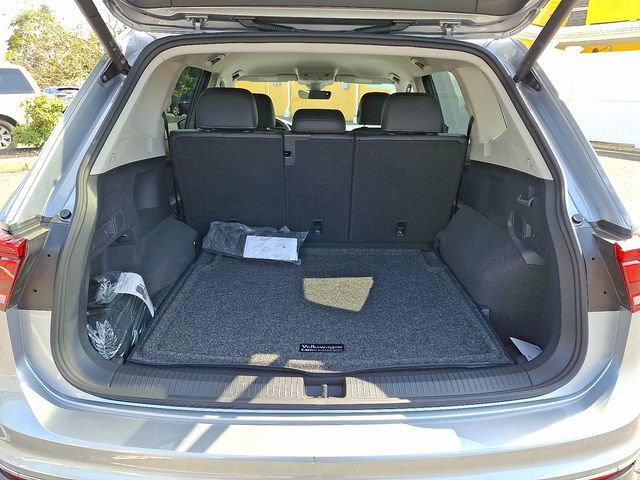 Used 2024 Volkswagen Tiguan SE AWD/4WD image 29