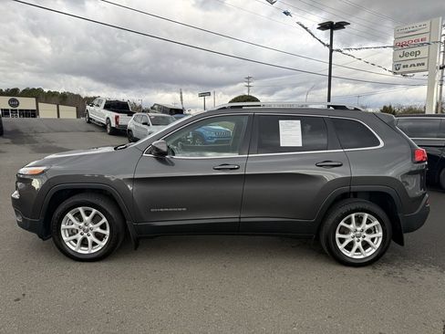 Used 2017 Jeep Cherokee Latitude w/ Safety/Convenience Group image 7