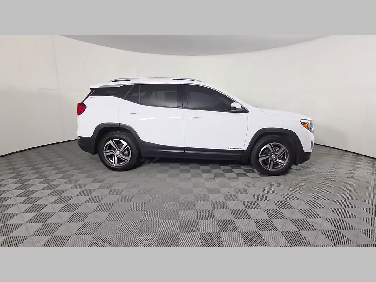 Used 2020 GMC Terrain SLT FWD image 35