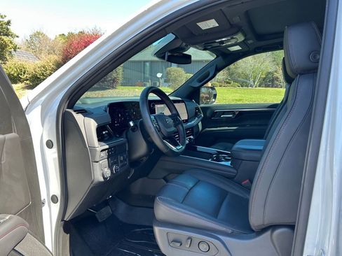 Used 2025 Chevrolet Suburban RST w/ Comfort Package image 41