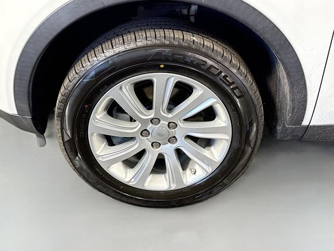 Used 2019 Land Rover Discovery Sport SE AWD/4WD image 38