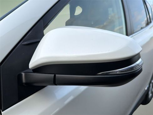 Used 2018 Toyota RAV4 Limited image 13