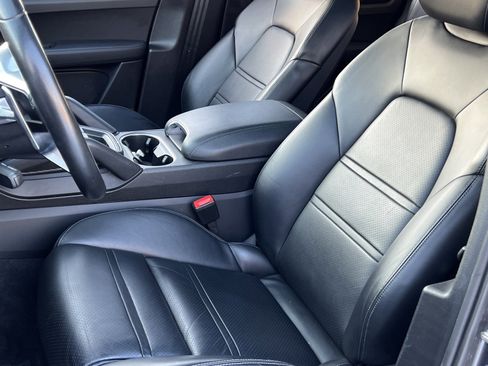 Certified 2021 Porsche Cayenne Coupe image 5