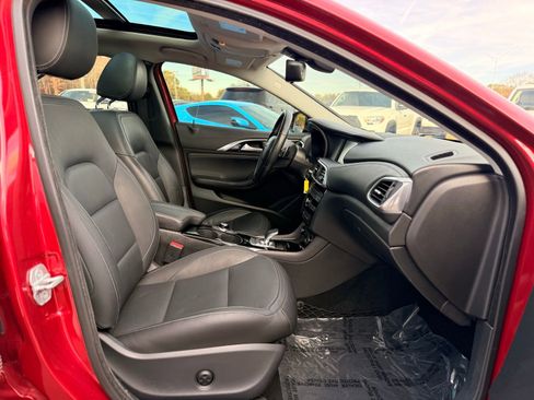 Used 2017 INFINITI QX30 image 28