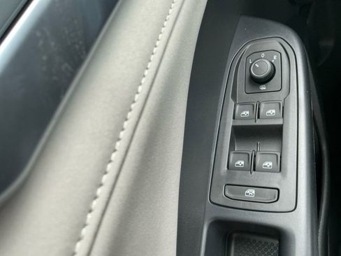 New 2025 Volkswagen Taos SE image 22