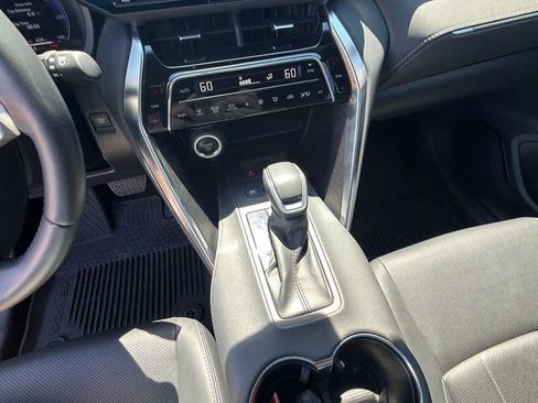 Used 2023 Toyota Venza Limited AWD/4WD image 23