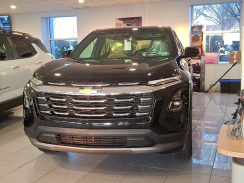 New 2026 Chevrolet Equinox LT w/ Convenience Package II image 3