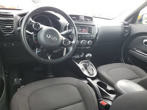 Used 2015 Kia Soul ! FWD image 9