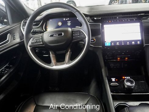 Used 2024 Jeep Grand Cherokee L Limited w/ Luxury Tech Group II image 12