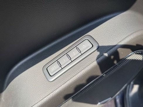 Used 2018 Chevrolet Suburban LT image 17