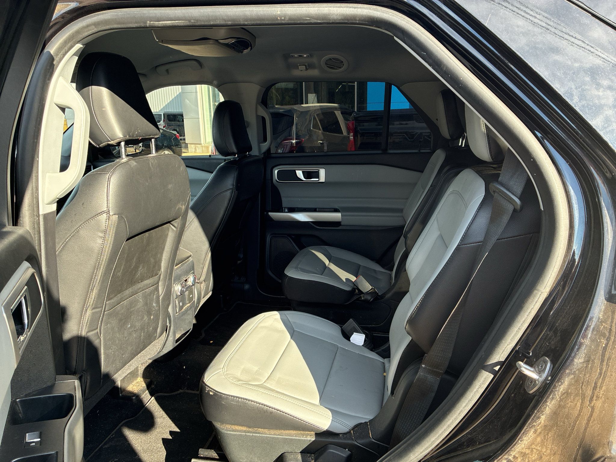 Used 2021 Ford Explorer XLT w/ Equipment Group 202A RWD image 28