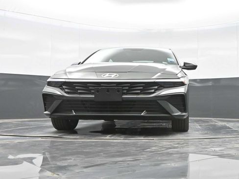 New 2025 Hyundai Elantra SEL image 32
