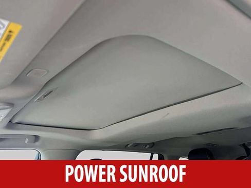 Used 2023 Toyota Highlander XLE AWD/4WD image 11