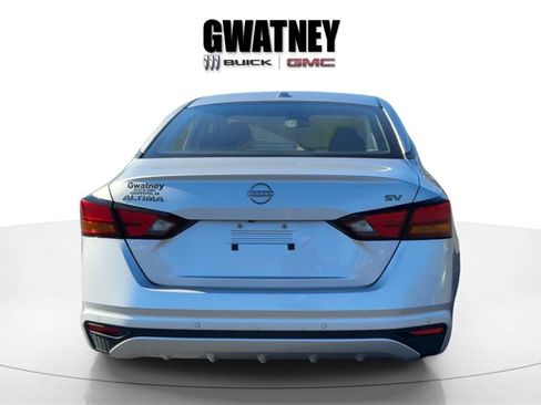 Used 2024 Nissan Altima 2.5 SV image 6