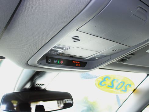 Used 2023 GMC Acadia SLE w/ Driver Convenience Package image 33