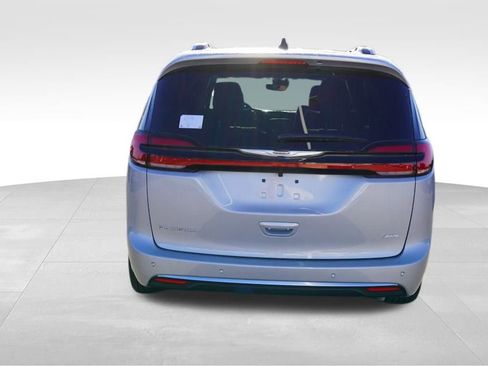 New 2026 Chrysler Pacifica Pinnacle image 4