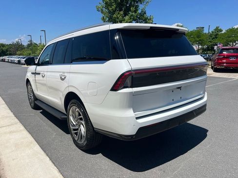 Used 2026 Lincoln Navigator Premiere AWD/4WD image 6
