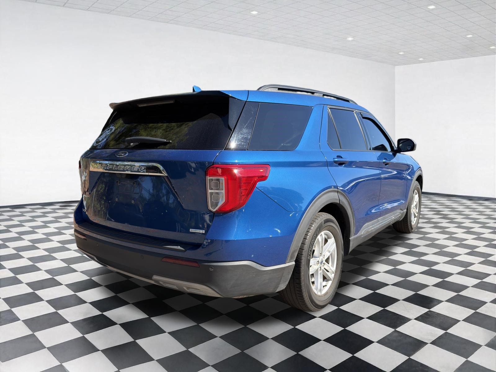 Used 2020 Ford Explorer XLT w/ Equipment Group 202A RWD image 4