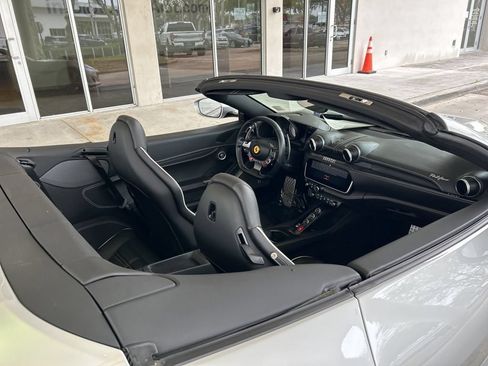 Used 2019 Ferrari Portofino RWD image 11