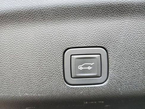 Certified 2025 Chevrolet Tahoe High Country AWD/4WD image 16