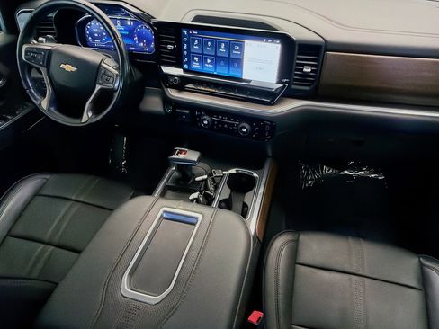 Used 2022 Chevrolet Silverado 1500 High Country w/ High Country Premium Package image 12