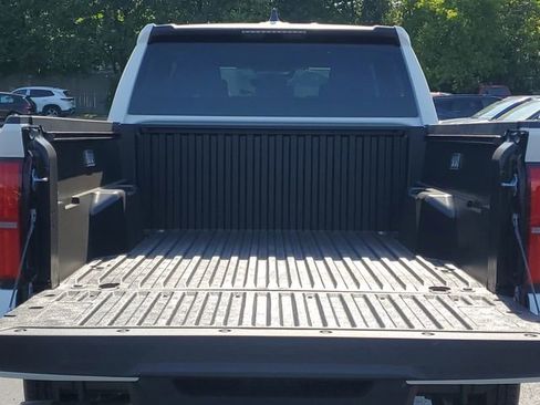 Used 2025 Toyota Tacoma SR5 image 8