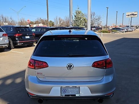 Used 2017 Volkswagen Golf image 6