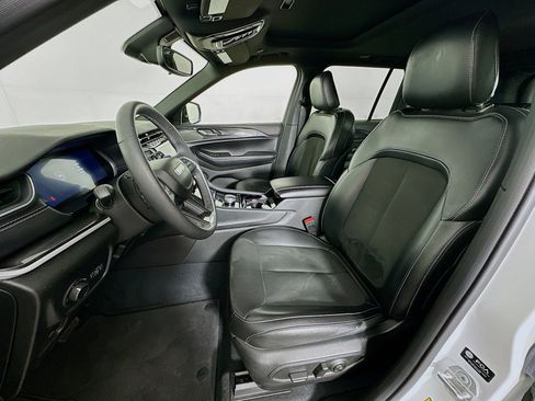 Used 2023 Jeep Grand Cherokee Altitude image 13